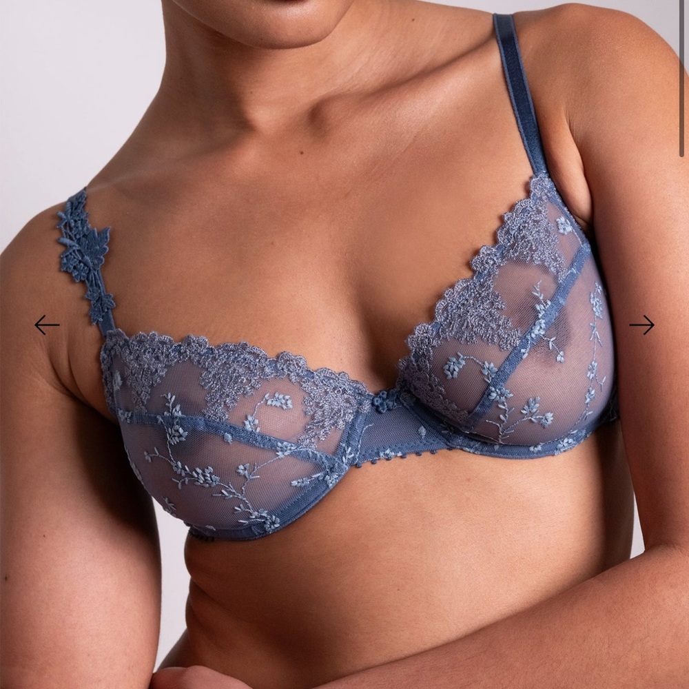 Delicate Blue green Lace Underwire Bra with Adjustable Straps